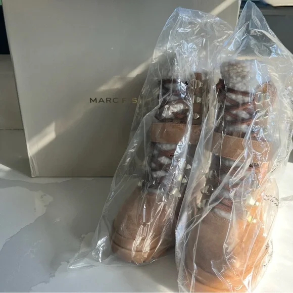 Marc Fisher Nature Suede Sherpa Trim Lug Sole Hiker Booties Sz 7.5 Med BNWB - Picture 13 of 15